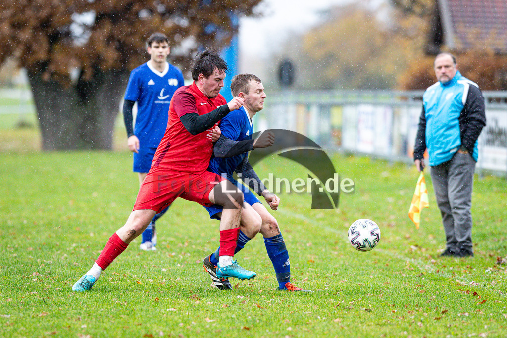 SG SV Eberfing/SV Söchering gegen MTV Berg II | Fußball Herren A-Klasse Gruppe 5 Zugspitze 2025/26 14. Spieltag, SG SV Eberfing/SV Söchering gegen MTV Berg II, 20251102,Zweikampf,2025-11-02 in Obersöchering (Sportplatz Obersöchering), Christoph SPETH (MTV Berg II 9), Stefan NEBL (SG SV Eberfing/SV Söchering 2)Copyright: WolfgangxLindner www.foto-lindner.de