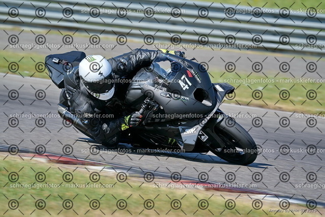25bt04-0013 | markuskiefer.com - Realisiert mit Pictrs.com