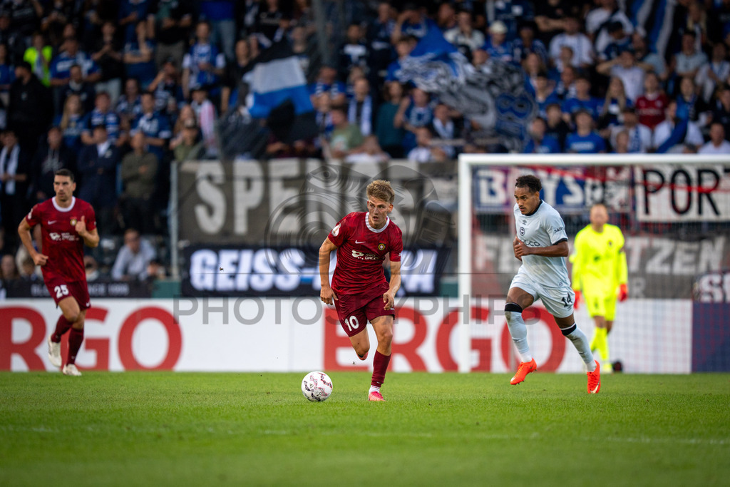 SG Sonnenhof Großaspach vs. Arminia Bielefeld, Fussball, DFB-Pokal, 1. Runde, 22.08.2026 | Lukas Stoppel (SG Sonnenhof Großaspach, #10),SG Sonnenhof Großaspach vs. Arminia Bielefeld, Fussball, DFB-Pokal, 1. Runde, 22.08.2026,DFB regulations prohibit any use of photographs as image sequences and/or quasi-video