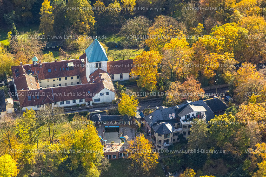 Witten231101373 | Luftbild, Kloster der Karmelitinnen und Klosterkirche mit Kirchturm im Herbstwald in Herbstfarben, kleiner Glockenturm, Auf der Klippe, Witten, Ruhrgebiet, Nordrhein-Westfalen, Deutschland