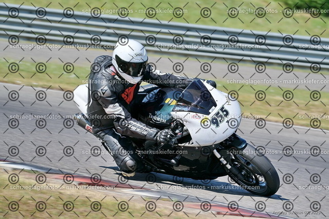 25bt04-0321 | markuskiefer.com - Realisiert mit Pictrs.com