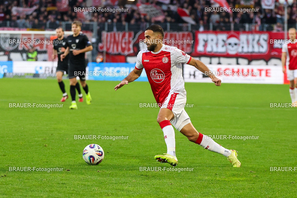 Rot-Weiss Essen - 1.Fc Schweinfurt | Essen, Deutschland, 02.11.2025 Ramien Safi  (Rot-Weiss Essen) Einzelaktion während des 3.Liga Spiels zwischen  Rot-Weiss Essen und 1.Fc Schweinfurt am 02.11.2025 im Stadion an der Hafenstraße in Essen. (Foto von Timo Bluhmki-Schmidt/Brauer Fotoagentur