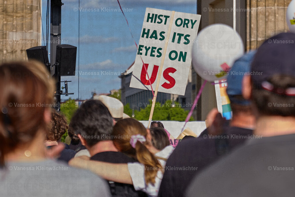 250511_AFDVerbot_BTor_13 | Vanessa Kleinwächter - Realisiert mit Pictrs.com