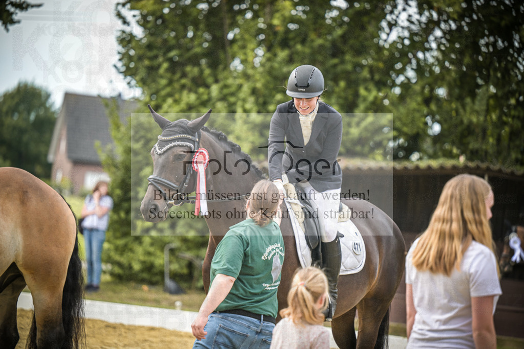 DOS_7544 | Entdecke hochwertige Reitturnierfotos von Foto Oger. Professionell, emotional und authentisch – jetzt Lieblingsmomente im Shop bestellen.Deutschlandweite Turnierfotografie. - Realisiert mit Pictrs.com