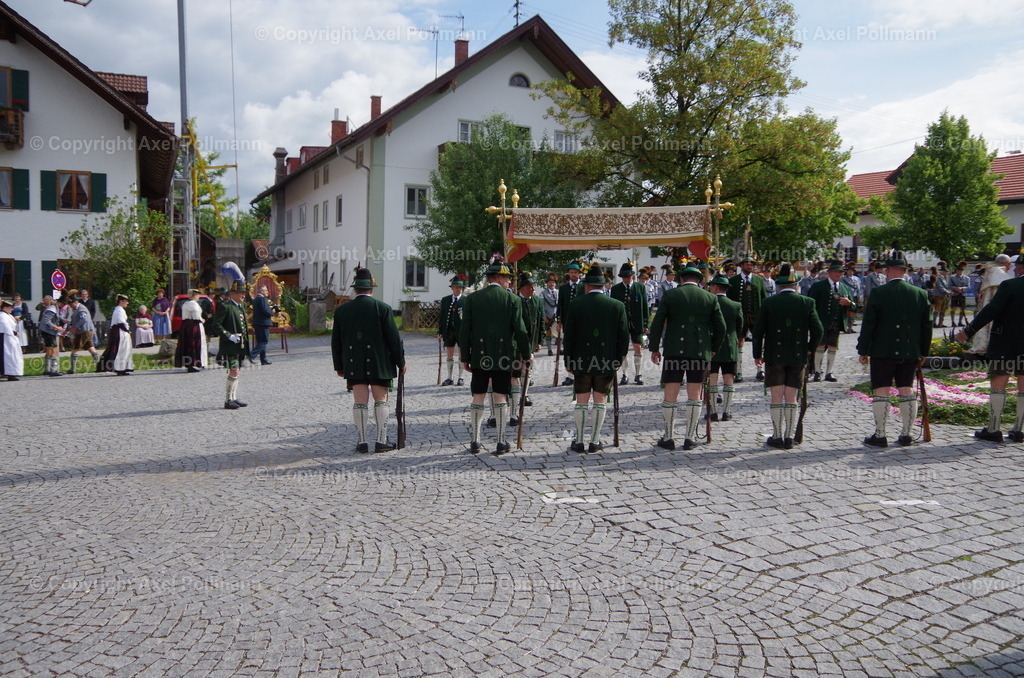IMGP6437 | fotografiert von Axel PollmannLeonhardi Wallfahrt Benediktbeuern und Murnau, Fronleichnam, Fasching, Landschaft im Loisachtal und Benediktbeuern  - Realisiert mit Pictrs.com