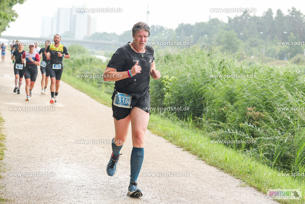 LUR_1432 | 34. M-net Erlanger Triathlon 2025 #erlangertriathlon  #mnettriathlon2025 #mnettriathlon #team #olympischedistanz #mitteldistanz #triathlon #maindonaukanal  #erlangertriathlon2025 #yourpictrs #tv1848 #tv1848erlangen  #triathlonbayern #sportinerlangen #demsportverbunden #sportshot_your_pictrs Copyright: www.sportshot.de