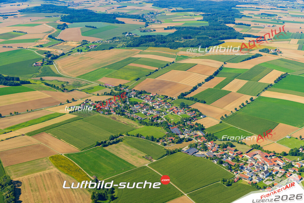 Luftaufnahme  Hofkirchen  Laberweinting Das Luftbild wurde 2025 vom UL-Flugzeug heraus erstellt ( keine Drohne ) - Hochauflösende Luftaufnahme -Nicht vergleichbar mit Google Maps oder Satelittenbilder- Die Geschenkidee !Mit Lizenz und Bildrechte bestellbar