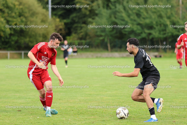 Fußball I Herren I Saison 2025-2026 I Verbandsliga Süd I 7. Spieltag I SV Schackendorf - SV Azadi Lübeck I 06.09.2025.129 | v.l. Leon Elijah Johannsen (6, SV Schackendorf), Mevan Hushyar Mustafa (77, SV Azadi Lübeck) - Realisiert mit Pictrs.com