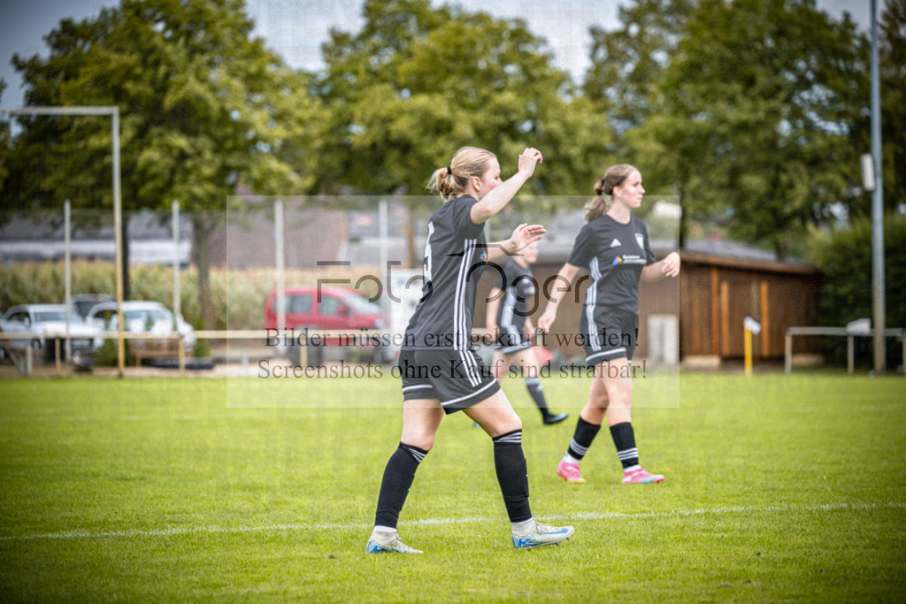 SG Bohmte/Ostercappeln/Schwagstorf - SG Hollenstede / Schwagstorf | Fr.-BZL Weser-Ems Süd · 1. Damen - SG Hollenstede / Schwagstorf · Sportplatz - Realisiert mit Pictrs.com