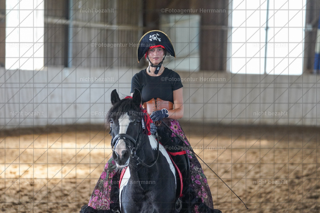 20230917-FAH09844 | Landsberg am Lech, 2023, Kaufbeuren, Kempten, Allgäu, Turnierfotografen Bayern, Fotoagentur Herrmann, Turnierbilder, Reitsport Fotos, Pferdefotograf, Augsburg, Bad Tölz, Dachau, Karlsfeld, Memmingen, Buchloe, Schwabmünchen