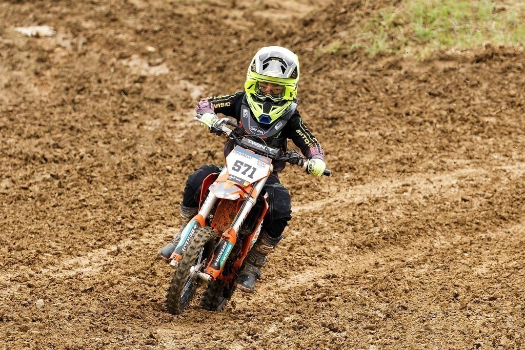 Motocross_Gerstetten_250802_2264 | Fotopresso – Sportfotografie in Heidenheim & Umgebung. Professionelle Sportfotografie für unvergessliche Momente. Dynamische Action-Shots, emotionale Szenen & hochwertige Bilder. - Realisiert mit Pictrs.com