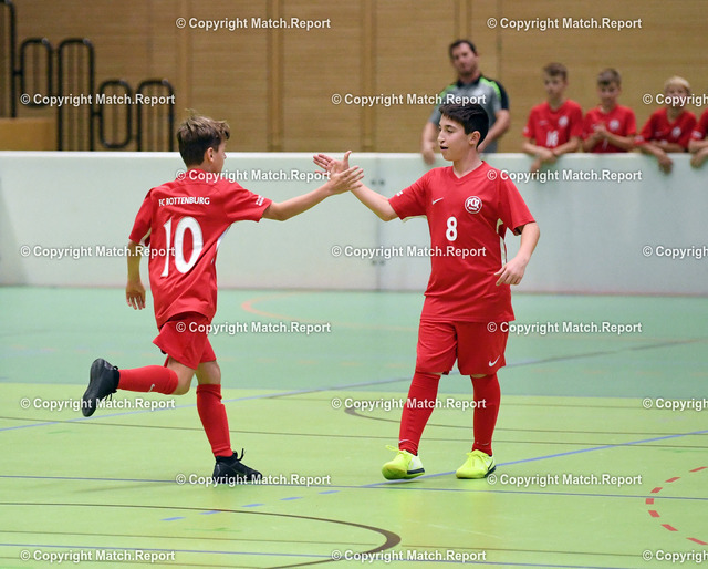 Fussball Stadtpokal 2019    27.12.2019 | Fussball Stadtpokal 2019    27.12.2019D-JuniorenTuS Ergenzingen - FC RottenburgDaniel Metzger (li) klatscht mit Johannes Weimer (re, beide FC Rottenburg) abFOTO: ULMER Pressebildagentur / Moritz LissxxNOxMODELxRELEASExxDie Abklaerung von Persoenlichkeitsrechten abgebildeter Personen obliegt dem Nutzer bzw. Auftraggeber