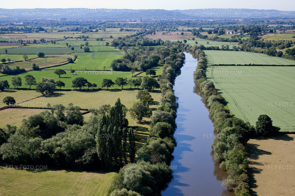 Aerial view: River Severn near Sandhurst in Ashleworth in the state England, Great Britain. – Photo: IMG_40733(39695).jpg taken on 06/11/2011 by Werner Riehm/FLY-FOTO.com – Resolution of the original: 4566 x 3044 px