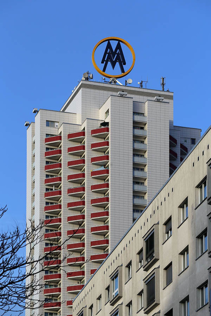 Bildlexikon Leipzig - Wintergartenhochhaus - Blick vom Georgiring | Das Team hinter BILDLEXIKON LEIPZIG bündelt historische wie aktuelle Informationen über die Stadt Leipzig in Text und Bild auf einer Plattform und stellt diese der interessierten Öffentlichkeit zur Verfügung.