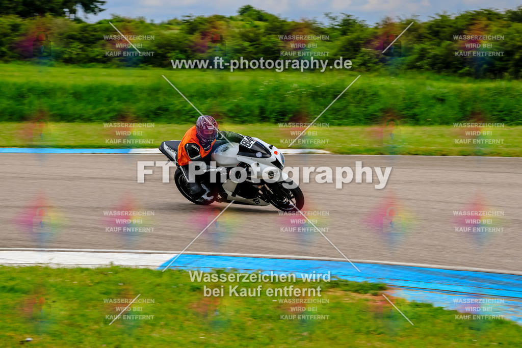 MotoTeam-9699 | Hier findet Ihr Bilder von Touristenfahrten auf der Nürburgring Nordschleife oder von anderen Veranstaltungen die ich besucht habe. Viel Spass beim Durch Schauen 