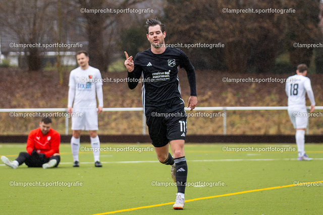 Fußball I Herren I Saison 2025-2026 I Landesfreundschaftsspiel I SC Rönnau - SSG Rot-Schwarz Kiel 046 | Janick Loose (11, SC Rönnau) - Realisiert mit Pictrs.com