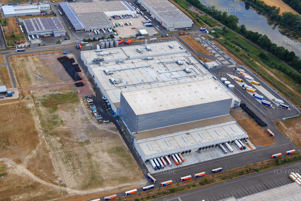 Luftbild: Pfälzer Erfrischungsgetränke GmbH in Wörth am Rhein im Bundesland Rheinland-Pfalz in Deutschland. Foto: IMG_083787.jpg vom 24.07.2015 durch Werner Riehm/FLY-FOTO.deMEG Gruppe - MEG Gruppe