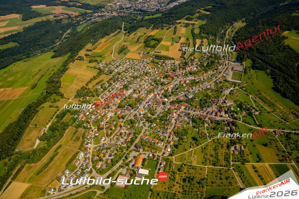 Das Luftbild zeigt : Walddorf Altensteig - Die Luftaufnahme wurde 2024 vom UL-Flugzeug aus erstellt ( keine Drohne ) - Hochauflösende Luftaufnahme - Für grossformatige Ausdrucke geeignet. Die Geschenkidee !Mit Lizenz und Bildrechte bestellbar