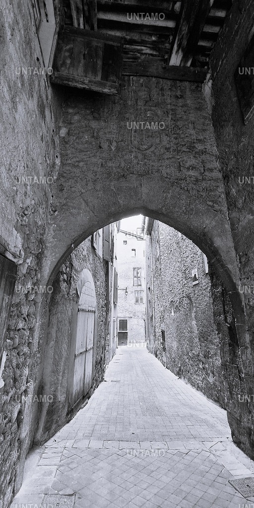 Torbogen DurchgangSW | untamo - Realisiert mit Pictrs.com