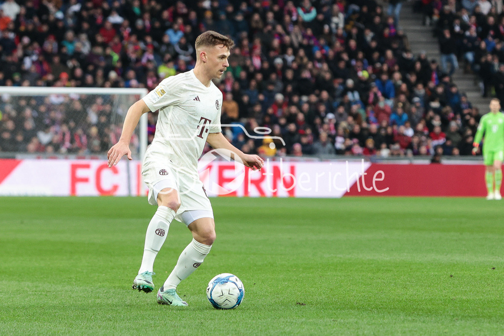 FC Basel - FC Bayern München | Josua KIMMICH (FCB #6) am Ball  / Freisteller / Einzelfoto