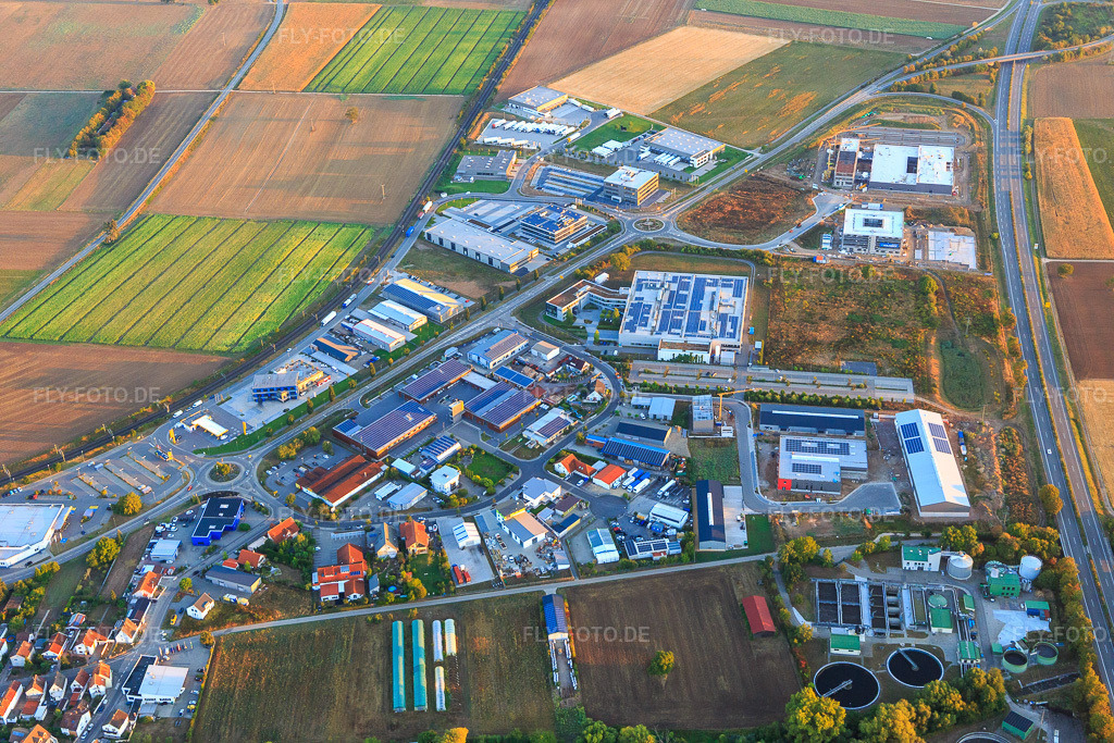 Luftbild: Industriegebiet Nordring und Im Speyerer Tal mit Markthalle 5, Resinnovation GmbH, Kardex Software GmbH, ITK Engineering GmbH und DBK David + Baader GmbH in Rülzheim im Bundesland Rheinland-Pfalz in Deutschland. – Foto: IMG_110812.jpg vom 08.09.2018 durch Werner Riehm/FLY-FOTO.de – Auflösung des Originals: 5472 x 3648 px – DBK Gruppe - Ihr Partner rund ums Heizen & Kühlen – TOMSLOT88 * Provider – der resinnovation GmbH - Wir sind das Kunstharz – Offizielle von Kardex | Kardex Remstar | Kardex Mlog – ITK Engineering - Ihr Partner für Digital Engineering