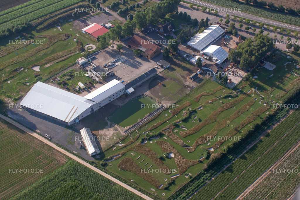 Zelt der Freiluft- Gaststätte  Adamshof und Fussgolf-Anlage Kandel | Luftbild: Zelt der Freiluft- Gaststätte  Adamshof und Fussgolf-Anlage Kandel in Kandel im Bundesland Rheinland-Pfalz in Deutschland. Foto: IMG_70317.jpg vom 19.07.2014 durch Werner Riehm/FLY-FOTO.de - Realisiert mit Pictrs.com