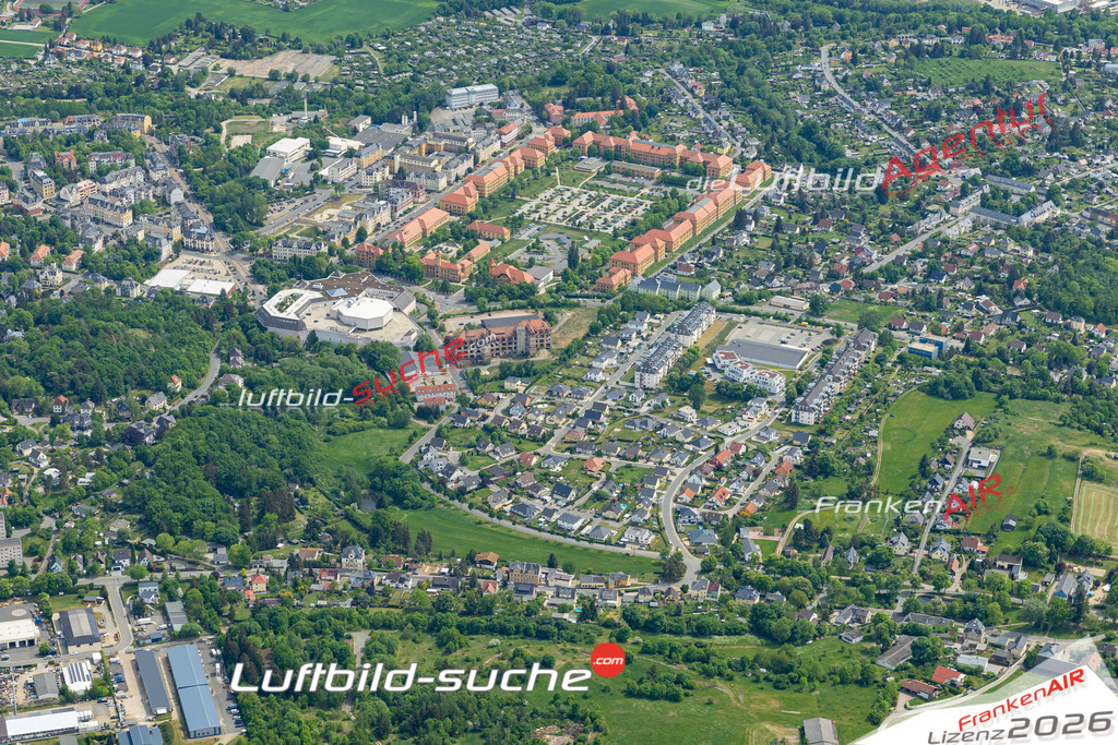 Die Luftaufnahme Stadtgebiet-West - Plauen wurde 2022 vom Flugzeug aus (keine Drohne) erstellt. Hohe Auflösung -für große Poster und Wandbilder geeignet - Garantiert!