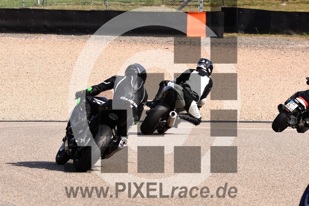 0043-20240822_03717 | Schöne Erinnerungen an spannende Momente - das festzuhalten ist unser Job. PIXELrace.de ist seit 2003 auf den Rennstrecken Europas unterwegs um die Action draußen beim Fahren und die wunderbare Stimmung imm Fahrerlager für euch einzufangen.