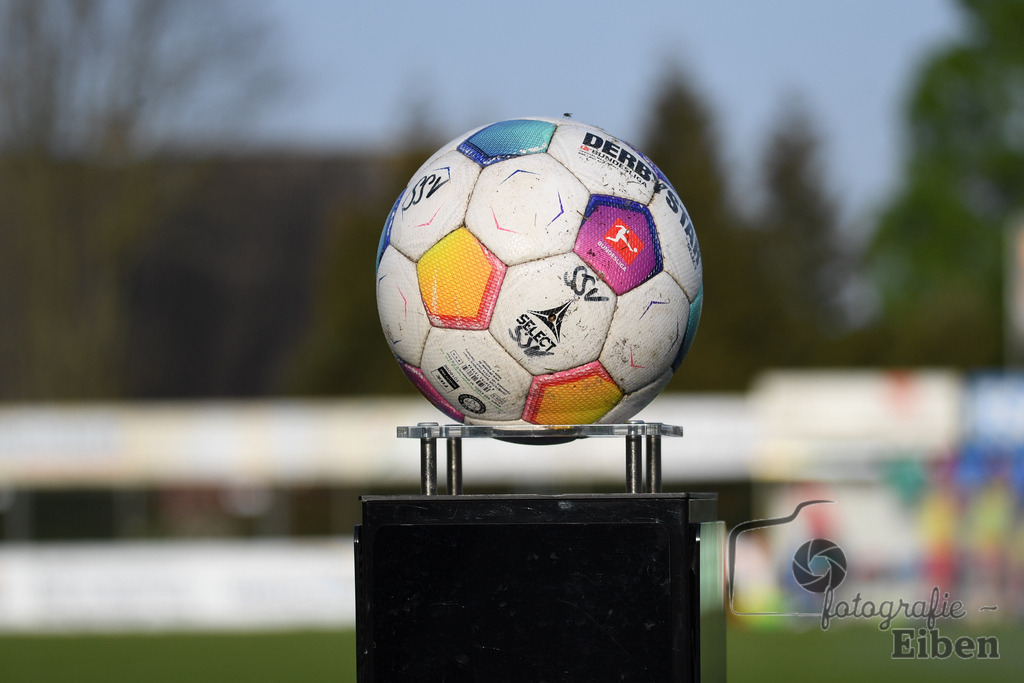 SSV Jeddeloh-SV Drochtersen/Assel | Herren Regionalliga; SSV Jeddeloh (blau)-SV Drochtersen/Assel (rot) am 30.04.2024; in Jeddeloh (53-Acht Arena), Photo: Philip Eiben 2024 - Realisiert mit Pictrs.com