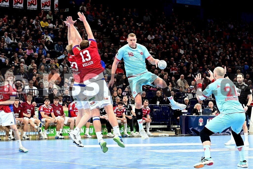 KBS Picture_HSVH-Melsungen_028 | v.l. Olafsson Einar (HSV Hamburg) , Weller Niklas (HSV Hamburg) , Kristopans Dainis (MT Melsungen) ,Sportarena :  Barclays Arena Hamburg, - Realisiert mit Pictrs.com