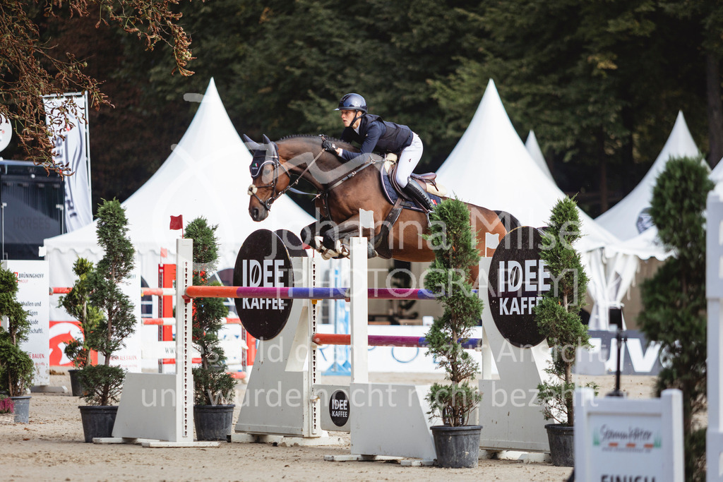240915_OWLCh_MT-429 | Deine schönsten Turniermomente als professionelle Fotos! Entdecke hochwertige Pferdesport-Fotografie im Online-Shop. Jetzt Fotos finden & bestellen!