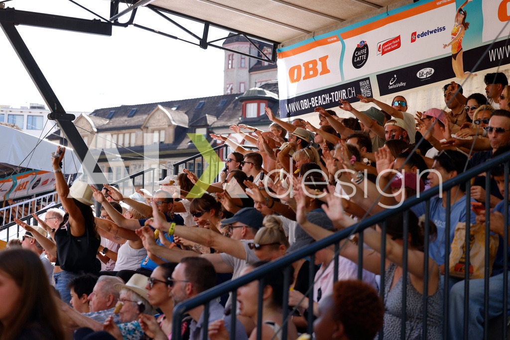 Obi BeachTour 2026 - Basel | BASEL, SWITZERLAND - JULY 18: Fans during the Obi BeachTour 2026 match between HAGENBUCH / HAUSSENER (SUI) and LEITNER / KINDL (AUT) at Barfüsserplatz on July 18, 2026 in Basel, Switzerland. - Realisiert mit Pictrs.com