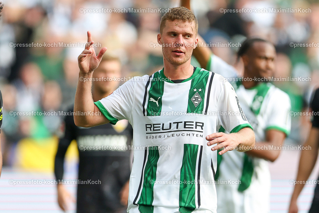 BMG14092402191 | 14.09.2024, 1. Fußball Bundesliga, Borussia Mönchengladbach - VfB Stuttgart, Borussia-Park, Saison 2024 2025: Nico Elvedi (Bor. Mönchengladbach #30) gestikulierendDFB regulations prohibit any use of photographs as image sequences and or quasi-video.