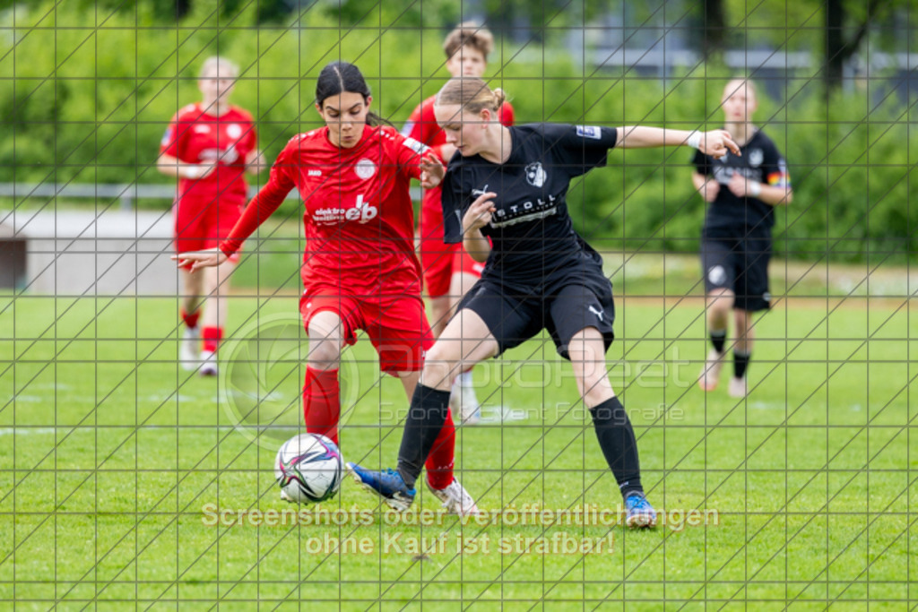 20250426_140813_0126 | Pelin Polat (1.FC Donzdorf #07)1.FC Donzdorf (rot) vs. FC Wittlingen (schwarz), Fussball, EnBW-Oberliga B -Juniorinnen, 20. Spieltag, Saison 2024/2025, Rasenplatz, Lautertal Stadion, Süßener Straße 16, 73072 Donzdorf, 26.04.2025 - 14:00 Uhr,Foto: PhotoPeet-Sportfotografie/Peter Harich