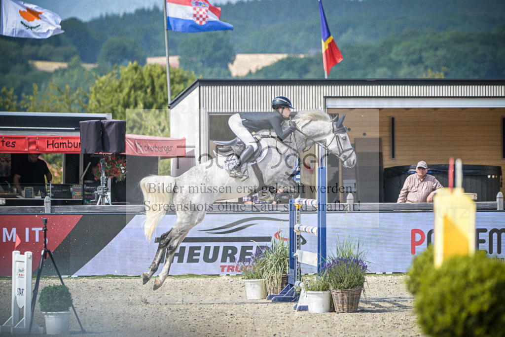 DOS_7272 | Entdecke hochwertige Reitturnierfotos von Foto Oger. Professionell, emotional und authentisch – jetzt Lieblingsmomente im Shop bestellen.Deutschlandweite Turnierfotografie. - Realisiert mit Pictrs.com