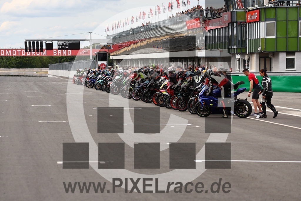 startendurance-20250830_07308 | Schöne Erinnerungen an spannende Momente - das festzuhalten ist unser Job. PIXELrace.de ist seit 2003 auf den Rennstrecken Europas unterwegs um die Action draußen beim Fahren und die wunderbare Stimmung imm Fahrerlager für euch einzufangen.