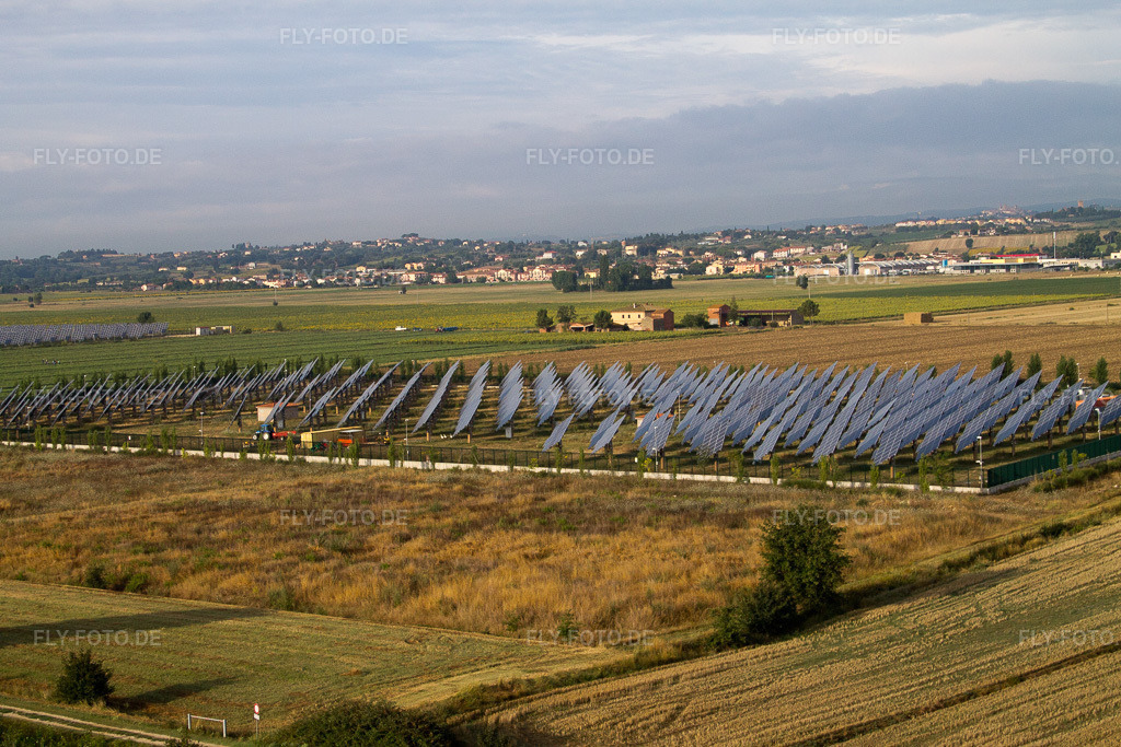 Luftbild: Ortsansicht in Poderi Rancoli im Bundesland Toscana in Italien. Foto: IMG_43604.jpg vom 27.07.2011 durch Werner Riehm/FLY-FOTO.de