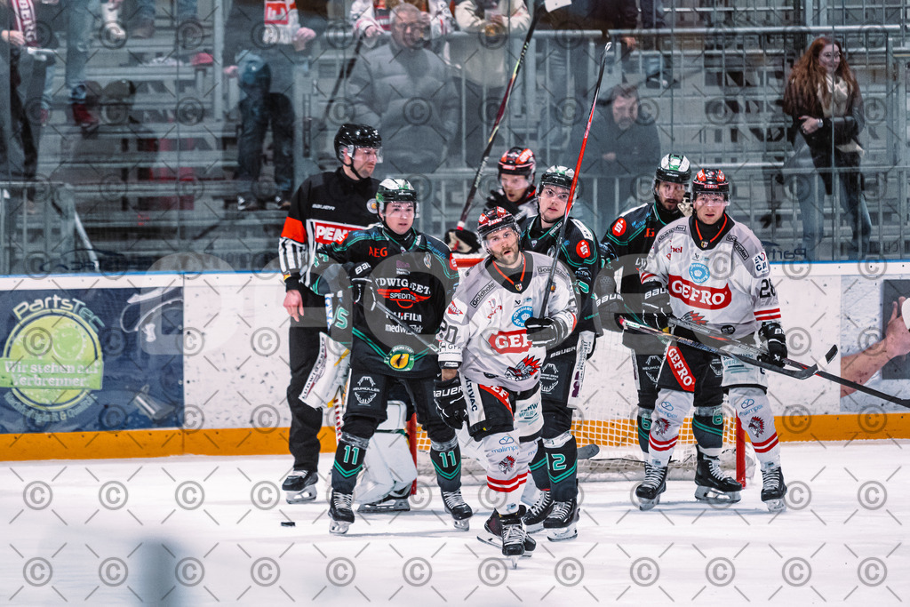 Alligators_vs_Memmingen_05_12_2025-092 | Höchstadt Alligators Fotogalerie: Eishockey-Action aus Franken. Professionelle Spielfotos, Portraits & Stadionbilder zum Download. Jetzt entdecken! - Realisiert mit Pictrs.com