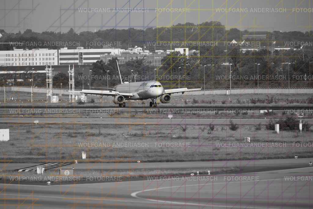 2025810-073159_FRA_07L_R3C_0485 | Am Flughafen Frankfurt am Main treffen Dynamik und Präzision aufeinander: Startende und landende Flugzeuge verschiedenster Airlines, festgehalten in Farbe und Schwarz-Weiß. Von kraftvollen Silhouetten bis zur majestätischen Erscheinung der Königin der Lüfte – zeitlose Momente moderner Luftfahrt. - Realisiert mit Pictrs.com