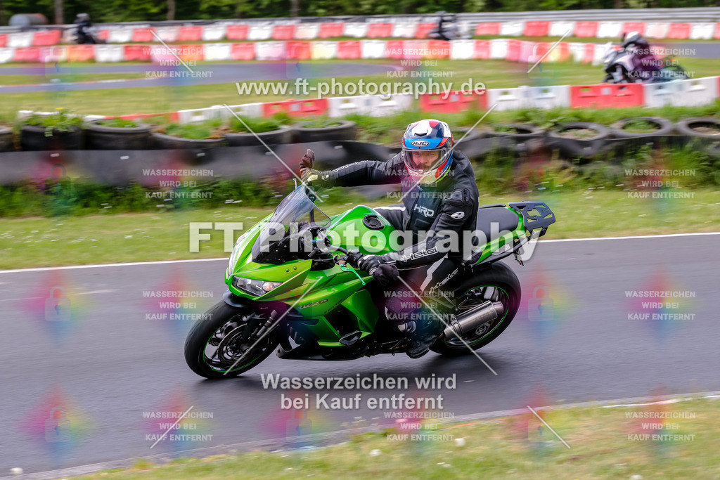 MotoTeamVBK-20916 | Hier findet Ihr Bilder von Touristenfahrten auf der Nürburgring Nordschleife oder von anderen Veranstaltungen die ich besucht habe. Viel Spass beim Durch Schauen 