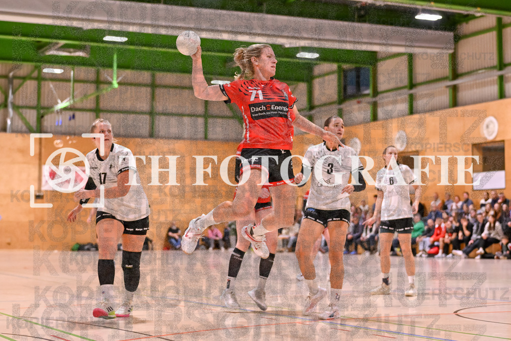 GER, SG Maulburg/Steinen - HSG Dreiland, Frauen-Handball, Oberliga Suedbaden, 3. Spieltag, Saison 2024/2025, 12.10.2024 | Jana Darius (HSG Dreiland, #17), Sabrina Gruber (SG Maulburg/Steinen, #71), Selina Huber (HSG Dreiland, #03), Finja Knoessel (HSG Dreiland, #06)GER, SG Maulburg/Steinen - HSG Dreiland, Frauen-Handball, Oberliga Suedbaden, 3. Spieltag, Saison 2024/2025, 12.10.2024Foto: TH Fotografie/Thomas Hess