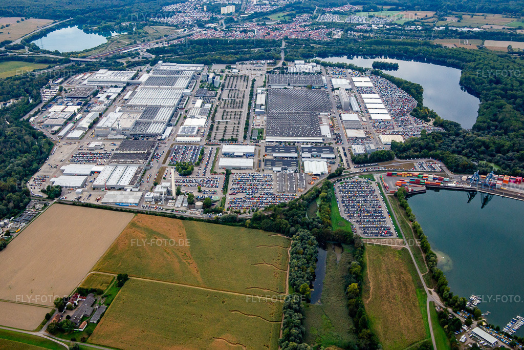 Luftbild: Daimler Truck AG, Mercedes-Benz Werk Wörth im Automobilwerk Wörth im Ortsteil Maximiliansau in Wörth im Bundesland Rheinland-Pfalz in Deutschland. Foto: IMG_138787.jpg vom 16.09.2023 durch Werner Riehm/FLY-FOTO.deBack to the top