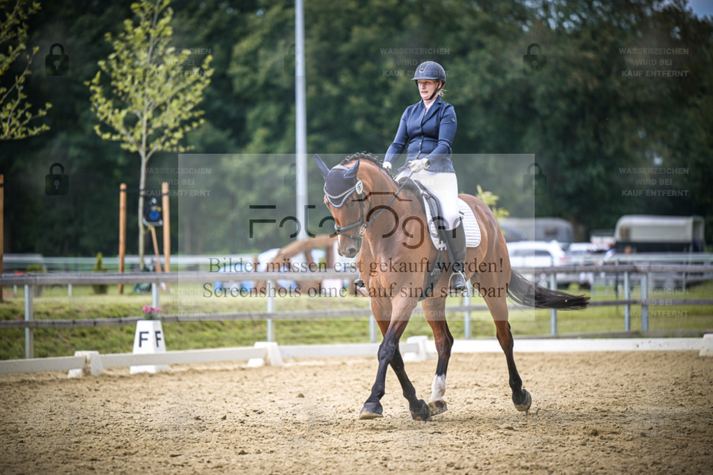 DOS_2226 | Entdecke hochwertige Reitturnierfotos von Foto Oger. Professionell, emotional und authentisch – jetzt Lieblingsmomente im Shop bestellen. - Realisiert mit Pictrs.com