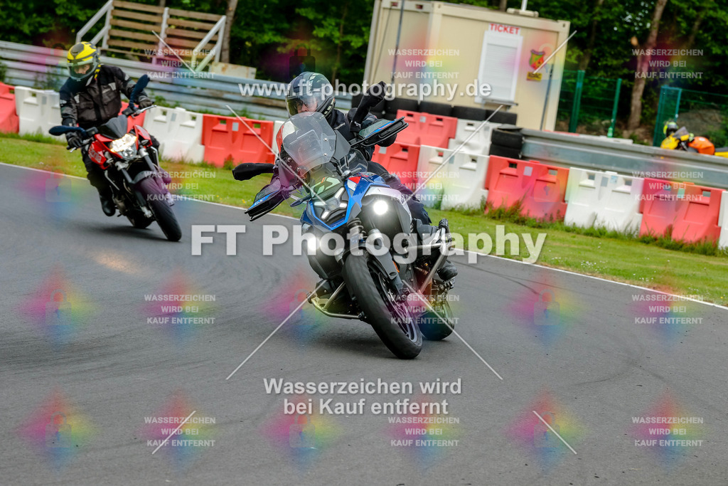 MotoTeamVBK-20256 | Hier findet Ihr Bilder von Touristenfahrten auf der Nürburgring Nordschleife oder von anderen Veranstaltungen die ich besucht habe. Viel Spass beim Durch Schauen 