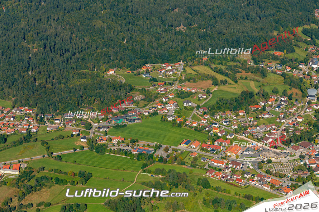 Aktuelles Luftbild von  Bodenmais Kauf mit Lizenz / Bildrechten möglich- Die Luftaufnahme wurde 2021 mittels UL-Flugzeug erstellt ( keine Drohne ) - hochauflösende Kamera-Systeme von  Canon -Beste Qualität - Für grossformatige Ausdrucke geeignet. Die Geschenkidee !