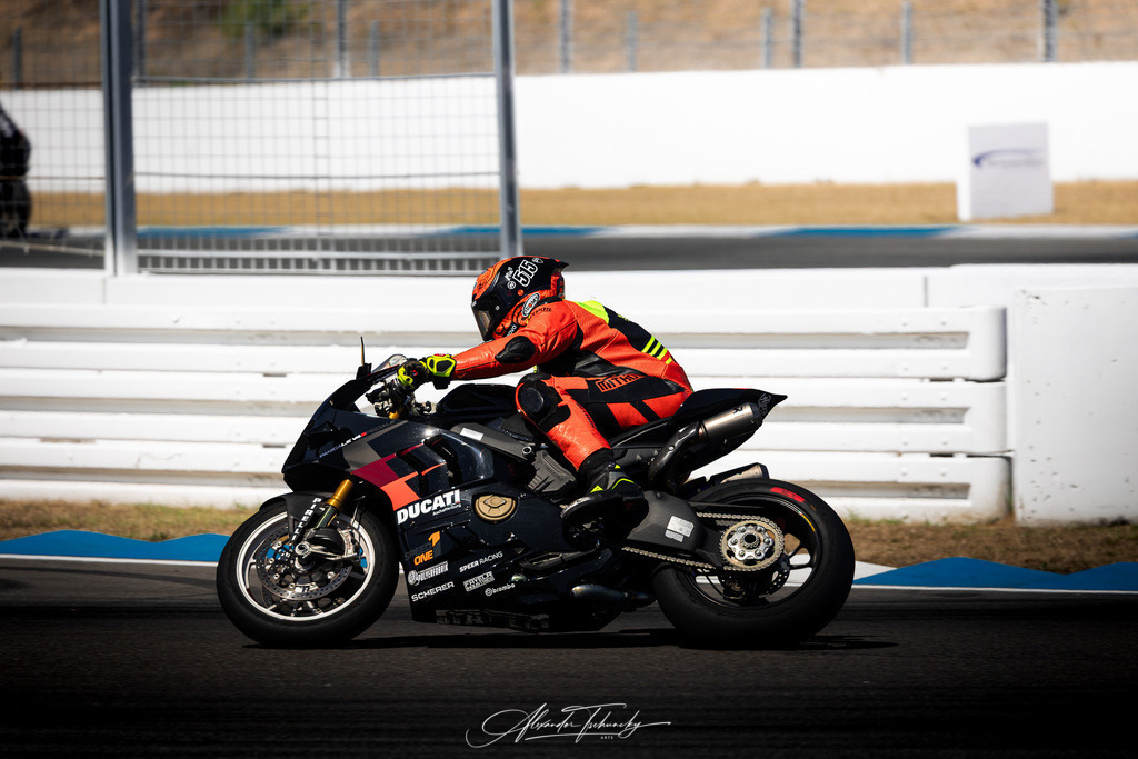 Ducati Trackday Hockenheimring 2026 | Entdecken Sie die faszinierende Welt von Alexander Tschuncky Arts: Kreative Fotografie, atemberaubende Automobilkunst und hochwertiger Bilderdruck. Lassen Sie sich inspirieren! - Realisiert mit Pictrs.com