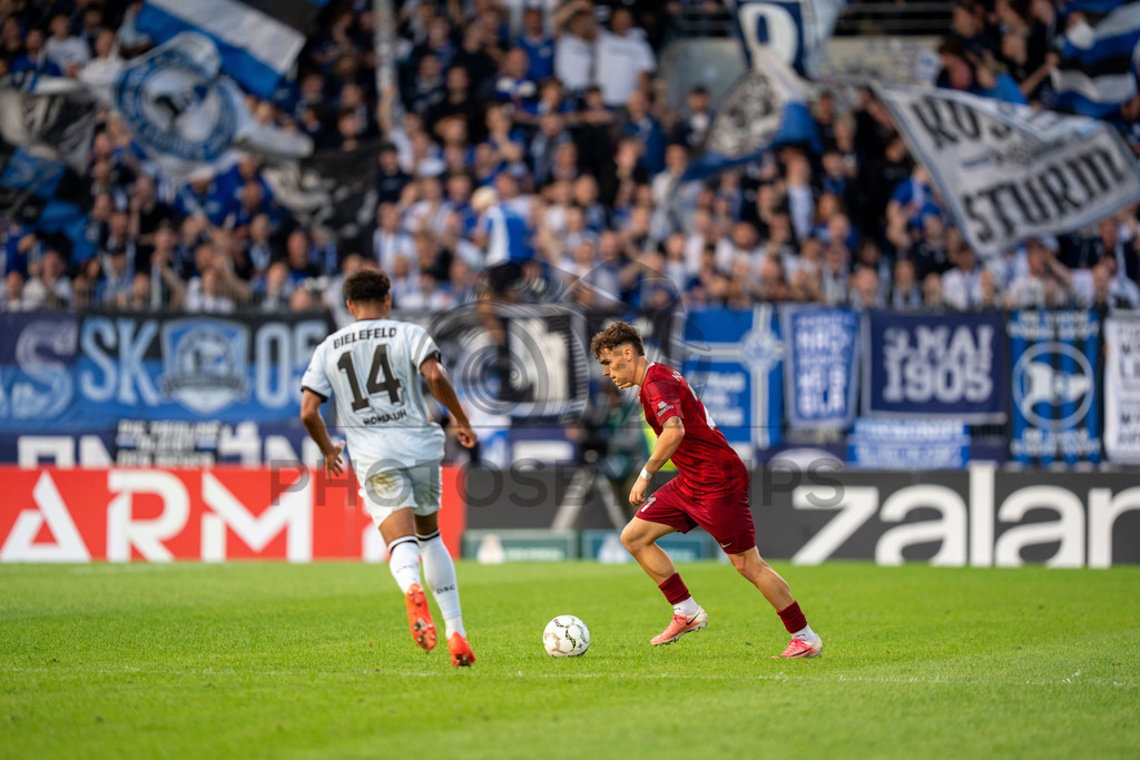 SG Sonnenhof Großaspach vs. Arminia Bielefeld, Fussball, DFB-Pokal, 1. Runde, 22.08.2026 | Luca Molinari (SG Sonnenhof Großaspach, #21),SG Sonnenhof Großaspach vs. Arminia Bielefeld, Fussball, DFB-Pokal, 1. Runde, 22.08.2026,DFB regulations prohibit any use of photographs as image sequences and/or quasi-video