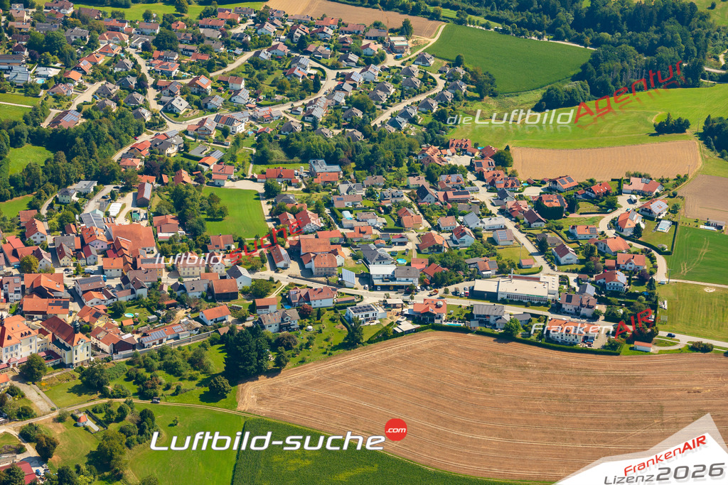 Luftaufnahme von Thyrnau - Die Luftaufnahme wurde 2025 vom UL-Flugzeug heraus erstellt ( keine Drohne ) - Hochauflösende Luftaufnahme - für professionelle Ausdrucke geeignet. Die Geschenkidee !Mit Lizenz und Bildrechte bestellbar