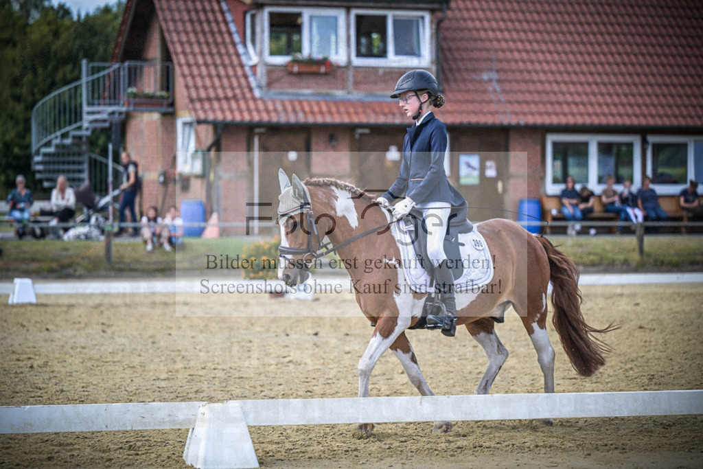 DOS_8891 | Entdecke hochwertige Reitturnierfotos von Foto Oger. Professionell, emotional und authentisch – jetzt Lieblingsmomente im Shop bestellen.Deutschlandweite Turnierfotografie. - Realisiert mit Pictrs.com