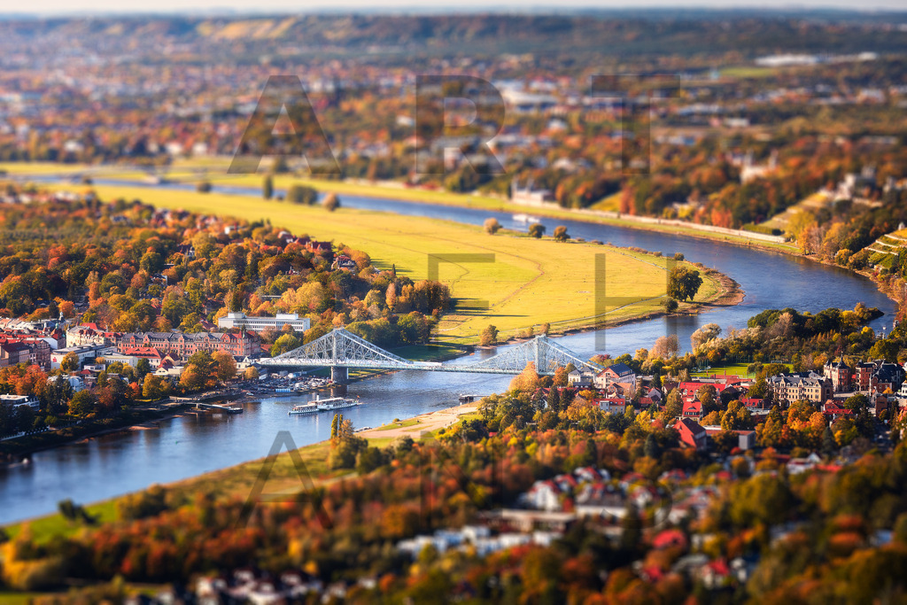 Ein Hans Fineart Original | Entdecke die Kunst von Hans Fineart - Fotografien für dein Zuhause. Verwandle deine Wände mit einzigartigen Kunstwerken und bringe die Schönheit der Welt in dein Leben. Bestelle jetzt und schaffe einen Ort der Inspiration und Eleganz.